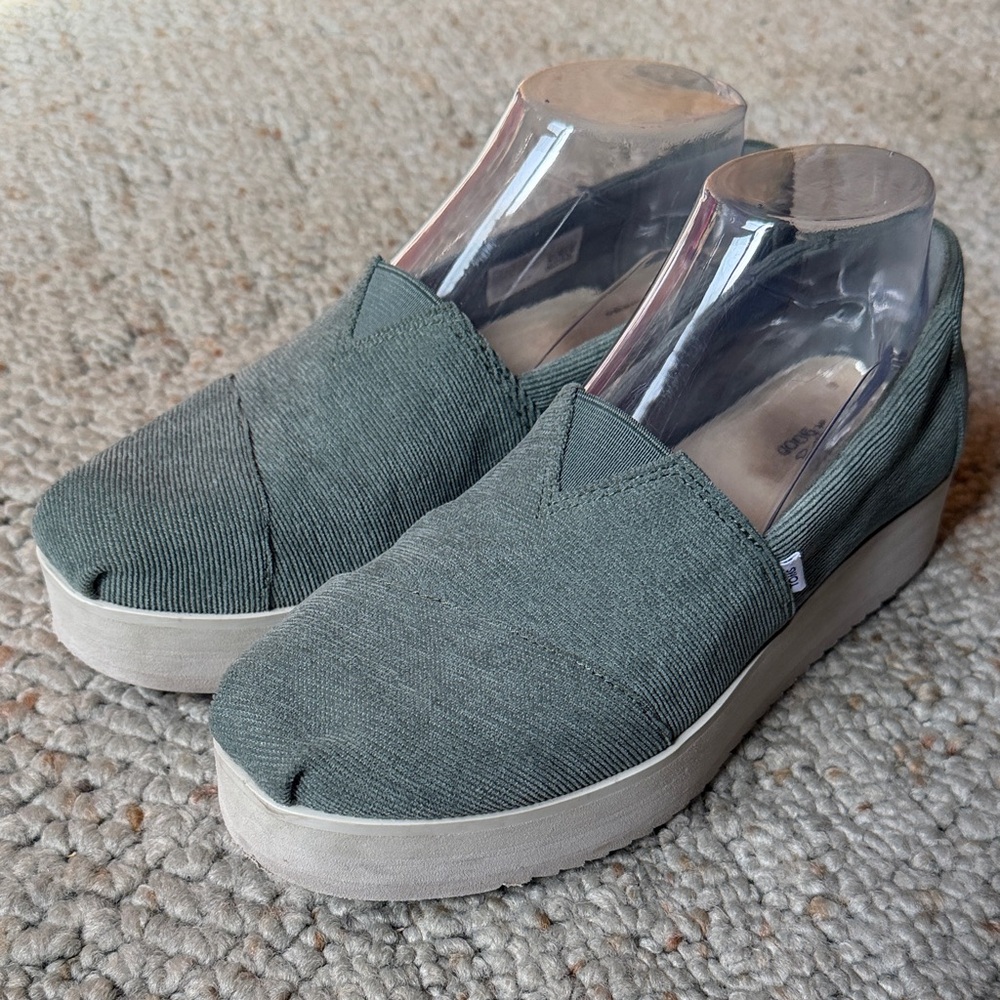 TOMS Women's Micro Corduroy Alp Midform Slip On Shoe - Picture 2 of 10